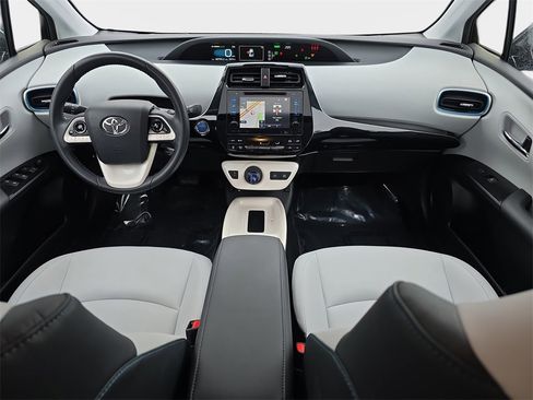 Used 2017 Toyota Prius Four image 10
