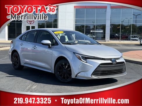 Used 2025 Toyota Corolla LE FWD image 1