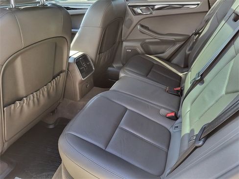 Used 2021 Porsche Macan image 34