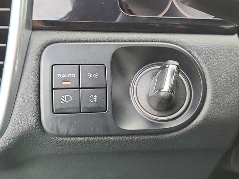 Used 2022 Porsche Cayenne Platinum Edition image 22