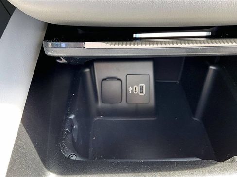 Used 2025 Ford Explorer Active w/ Active Comfort Package AWD/4WD image 33