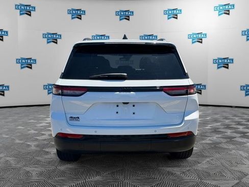 Certified 2023 Jeep Grand Cherokee Altitude AWD/4WD image 5