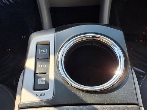 Used 2017 Toyota Prius V Three image 10