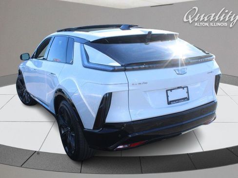 Used 2024 Cadillac Lyriq Sport image 5