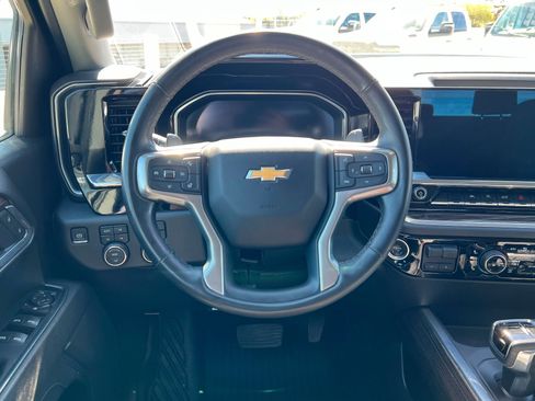 Used 2025 Chevrolet Silverado 1500 LT image 13