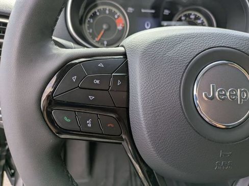 Certified 2023 Jeep Cherokee Altitude Lux w/ Mopar Interior Package AWD/4WD image 19