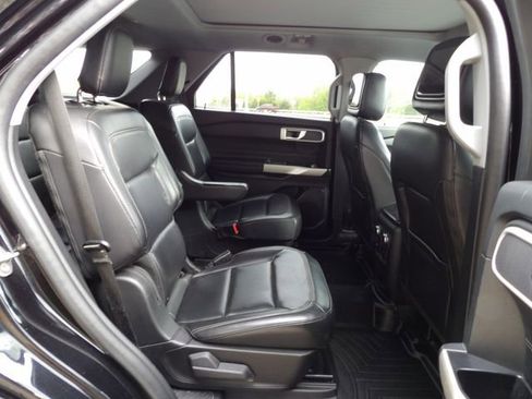 Used 2021 Ford Explorer XLT w/ Equipment Group 202A AWD/4WD image 12