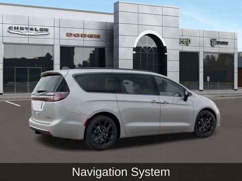 New 2026 Chrysler Pacifica Limited w/ Trailer Tow Group image 4