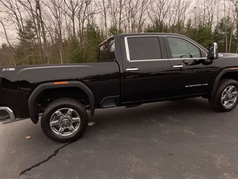 New 2026 GMC Sierra 3500 SLT image 9