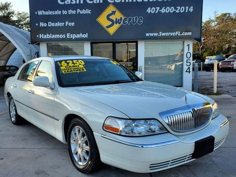 Used 2006 Lincoln Town Car Signature Limited image 1