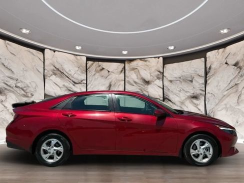 Used 2023 Hyundai Elantra SE FWD image 7