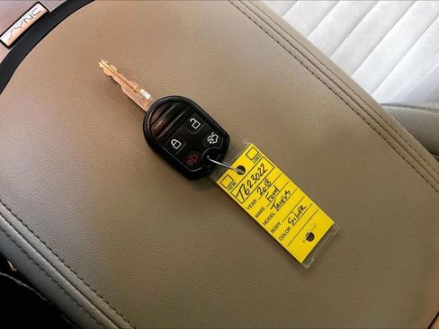 Used 2018 Ford Taurus SE FWD image 11