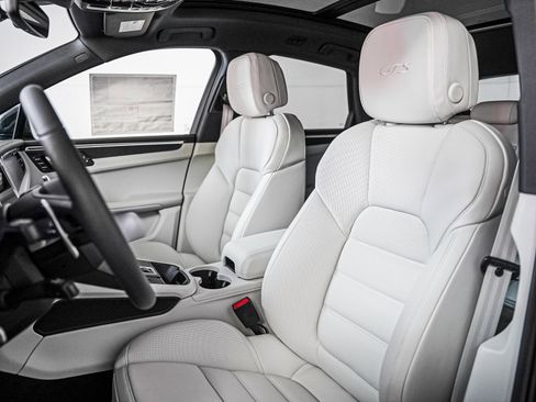 New 2026 Porsche Macan GTS image 5