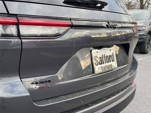 New 2026 Jeep Grand Cherokee Altitude image 11