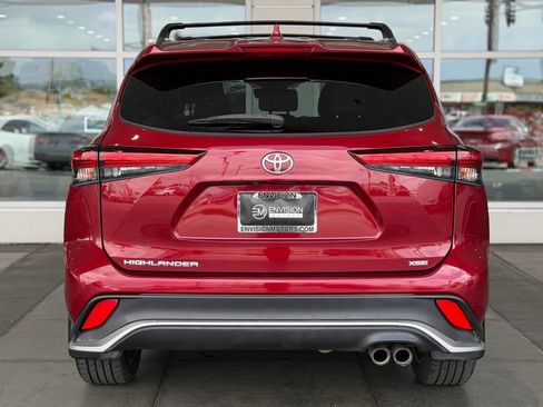 Used 2021 Toyota Highlander XSE FWD image 12
