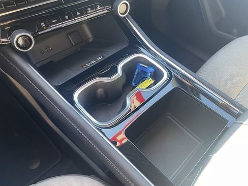 Used 2025 Chevrolet Traverse LT image 19