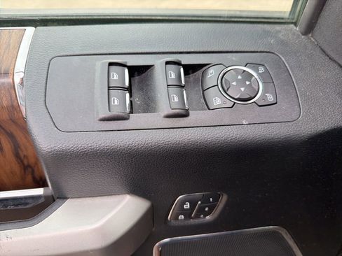 Used 2019 Ford F150 Lariat image 14