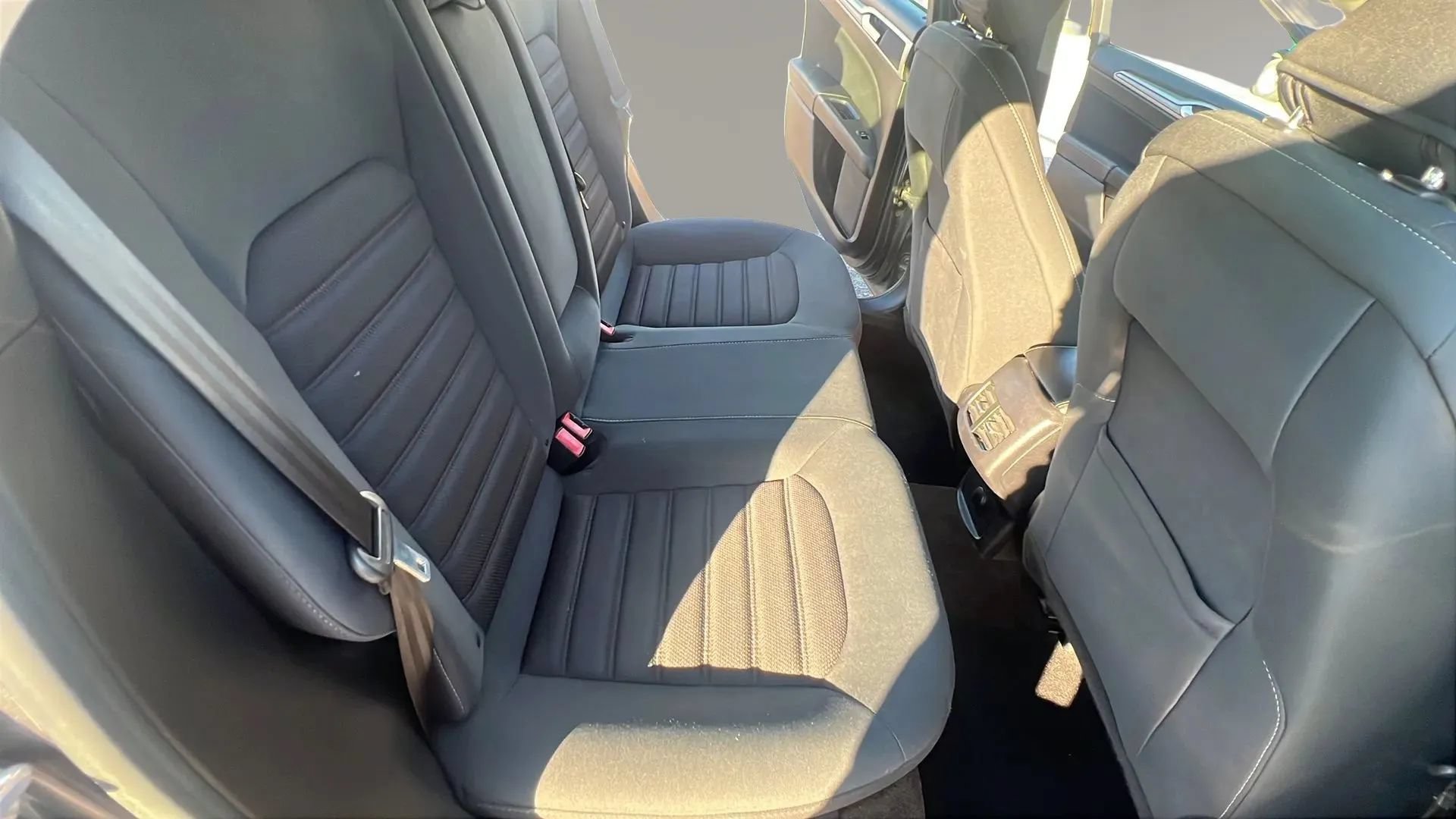 Used 2019 Ford Fusion SE FWD image 17