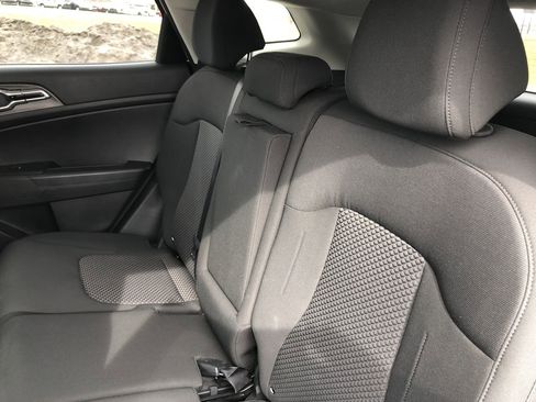 Used 2023 Kia Sportage LX image 11