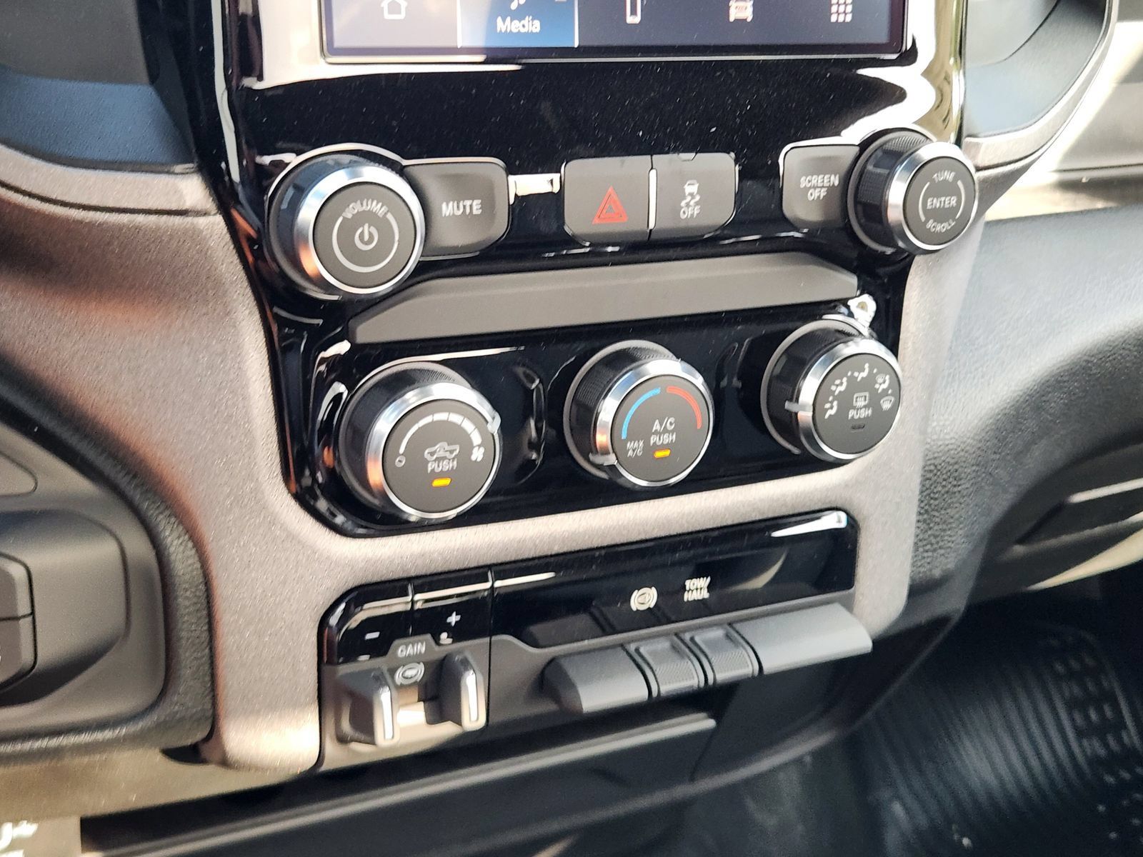 New 2027 RAM 3500 Tradesman AWD/4WD image 19