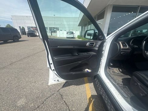 Certified 2017 Jeep Grand Cherokee Limited w/ Trailer Tow Group IV AWD/4WD image 12