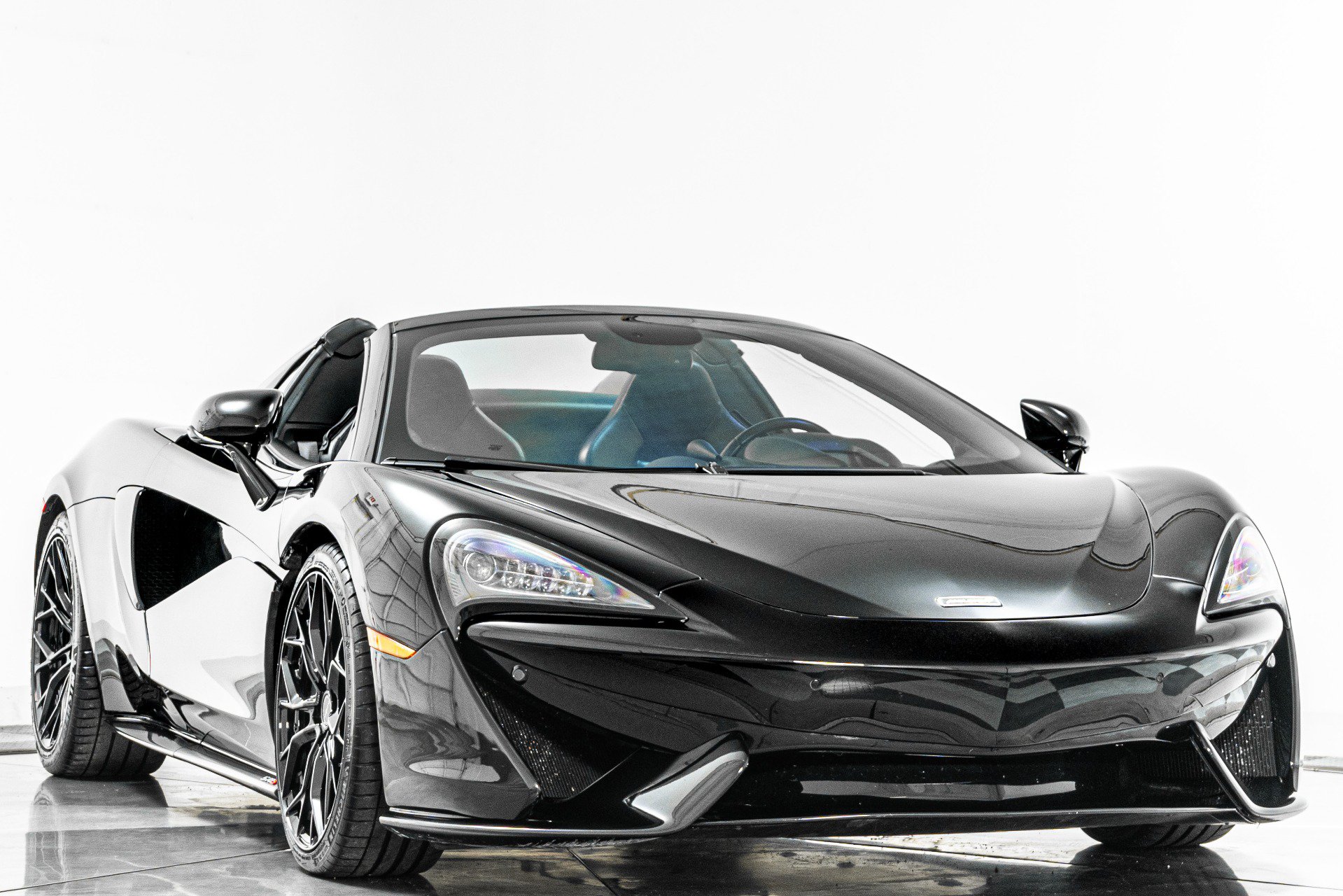 Used 2020 McLaren 570S Spider RWD image 3