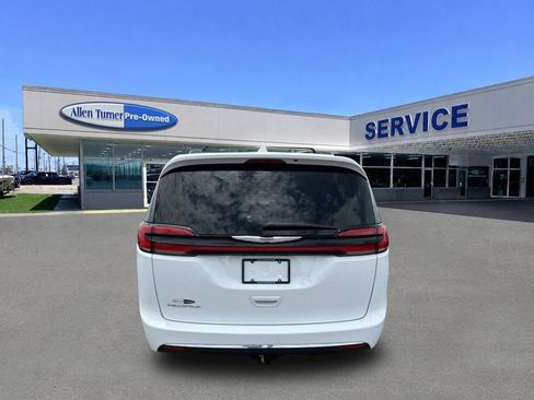 Used 2022 Chrysler Pacifica Touring-L FWD image 7