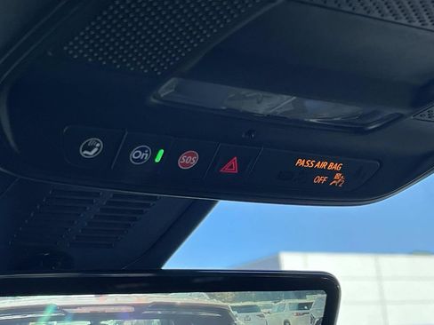 Used 2025 Chevrolet Equinox LT w/ Convenience Package II image 30