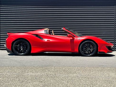 Used 2020 Ferrari 488 Pista Spider RWD image 9
