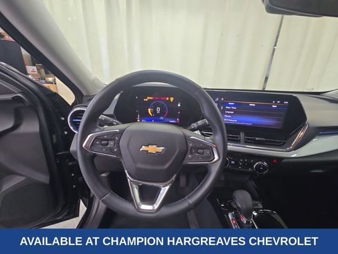 Used 2025 Chevrolet Trax LT w/ Driver Confidence Package FWD image 14
