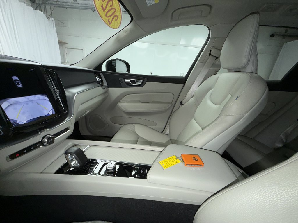 Used 2024 Volvo XC60 B5 Core AWD/4WD image 23