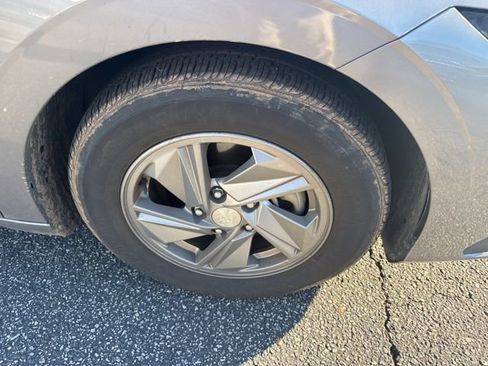 Used 2024 Hyundai Elantra SE image 10