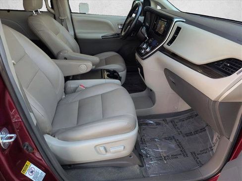 Used 2015 Toyota Sienna XLE w/ XLE Navigation Package image 21