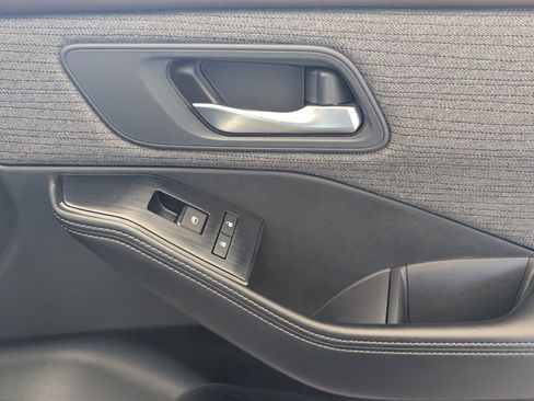 Used 2023 Nissan Rogue SV FWD image 21