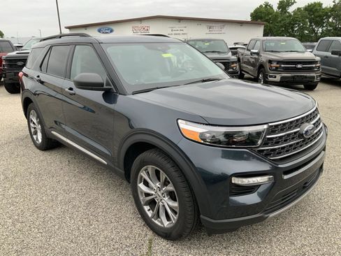 Used 2022 Ford Explorer XLT w/ Equipment Group 202A AWD/4WD image 2