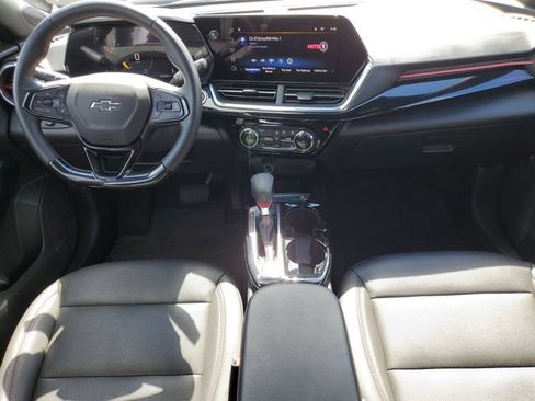 Certified 2025 Chevrolet Trax RS w/ Driver Confidence Package FWD image 12