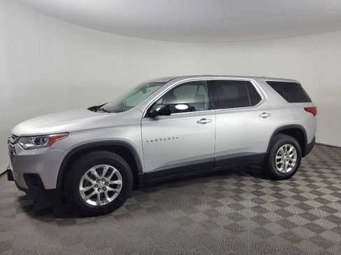 Used 2020 Chevrolet Traverse LS FWD image 2