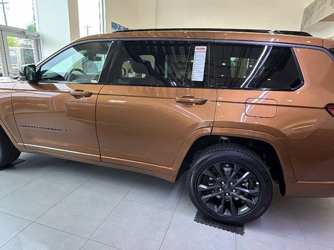 New 2026 Jeep Grand Cherokee L Limited AWD/4WD image 11