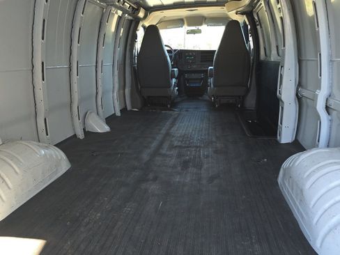 Used 2023 GMC Savana 2500 Extended w/ Driver Convenience Package RWD image 15