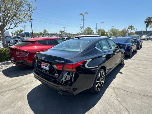 Used 2021 Nissan Altima 2.5 Platinum AWD/4WD image 3