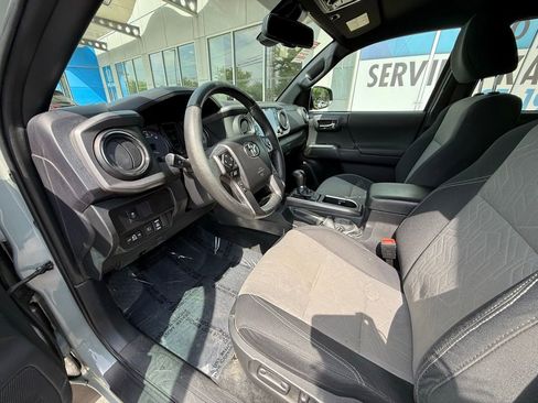 Used 2022 Toyota Tacoma TRD Off-Road AWD/4WD image 14