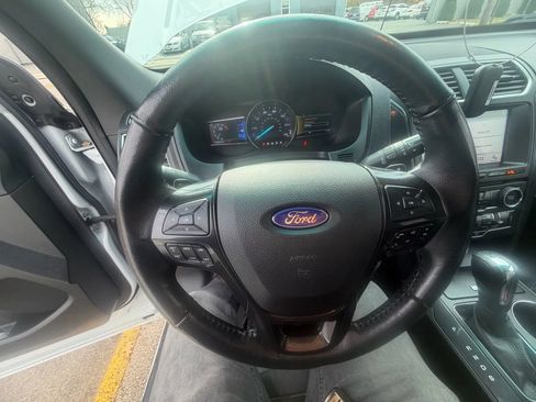 Used 2017 Ford Explorer XLT w/ Equipment Group 202A image 20