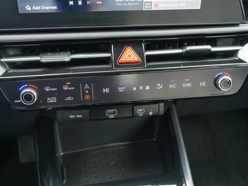 Certified 2023 Kia Niro EX image 23