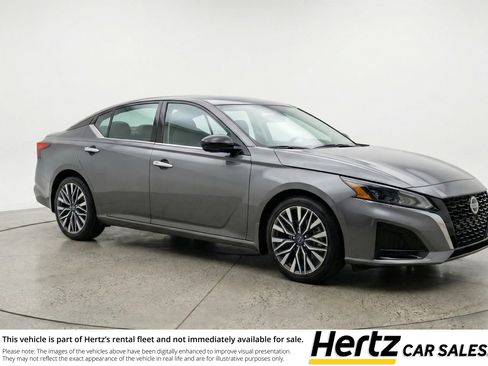 Used 2025 Nissan Altima 2.5 SV image 1