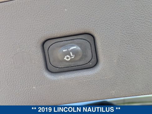 Used 2019 Lincoln Nautilus Select w/ Class II Trailer Tow Package FWD image 15