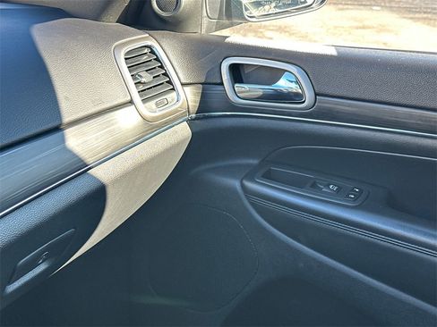 Used 2020 Jeep Grand Cherokee Limited image 37
