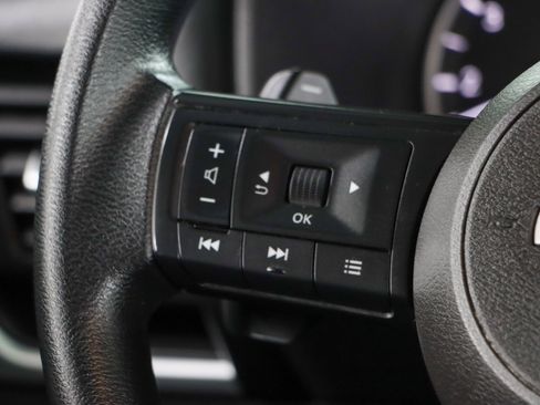 Used 2024 Nissan Rogue SV FWD image 13