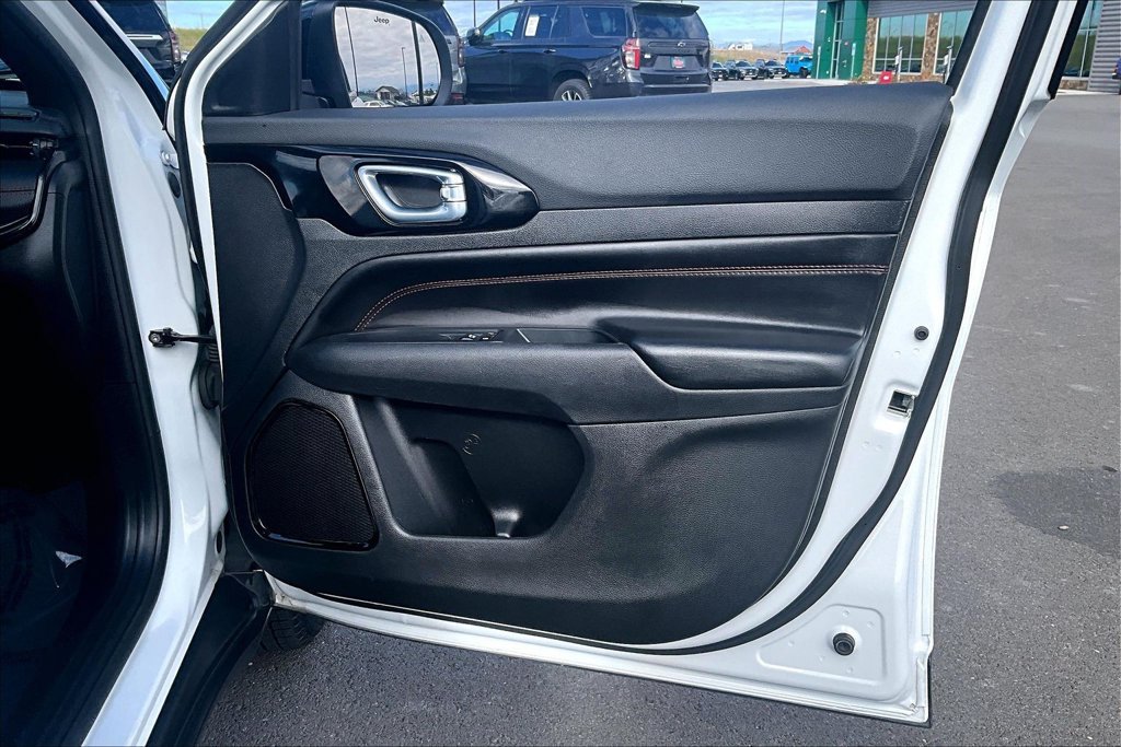 Used 2025 Jeep Compass Trailhawk AWD/4WD image 24