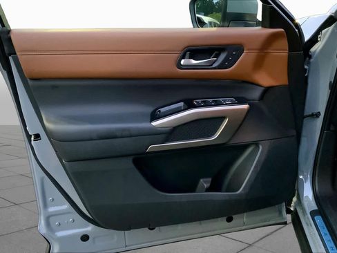 Used 2025 Nissan Pathfinder Platinum w/ Cargo Package FWD image 21