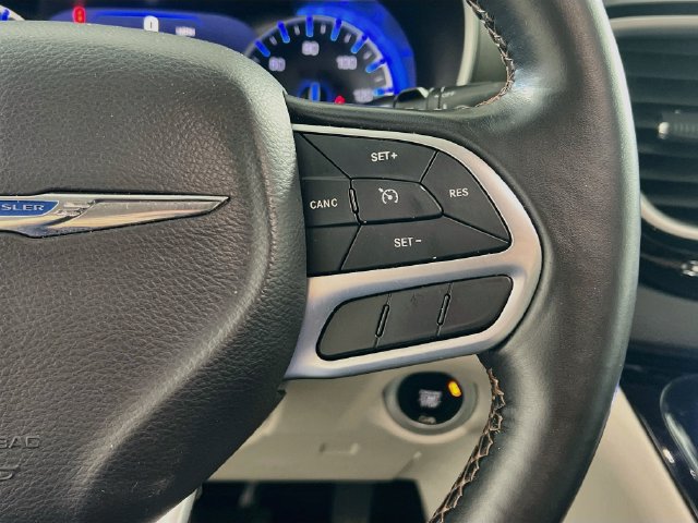 Used 2020 Chrysler Pacifica Touring-L Plus FWD image 18